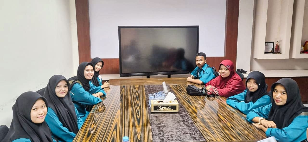 Siswa SMK Mutiara Ilmu Makassar Membuat Website Di Dinas Perhubungan Prov. Sulsel