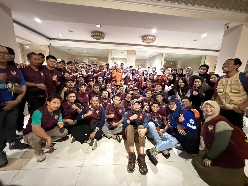 Gubernur Sulsel Turun Langsung Salurkan Bantuan Ke Korban Banjir Aceh