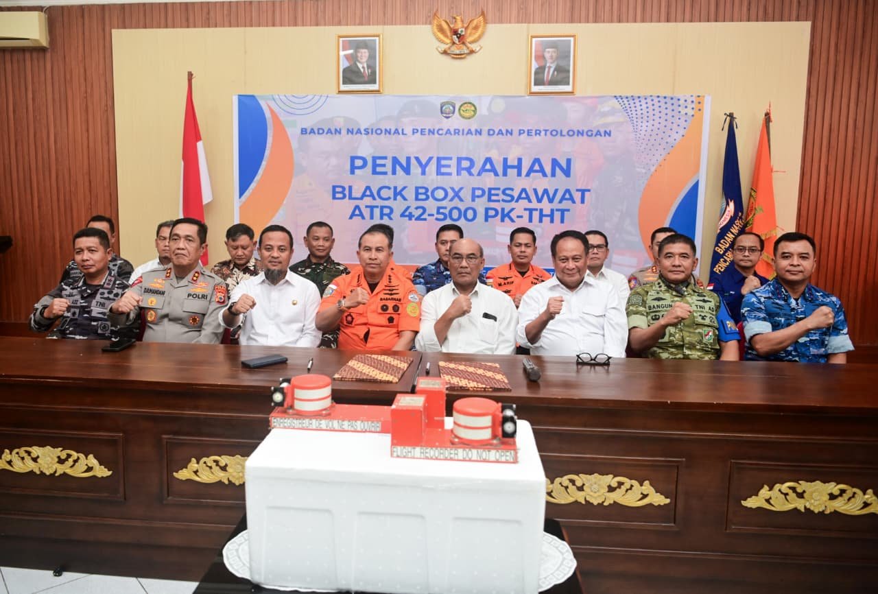 Penyerahan Black Box ATR 42-500 PK-THT, Gubernur Sulsel Apresiasi Kerja Tim