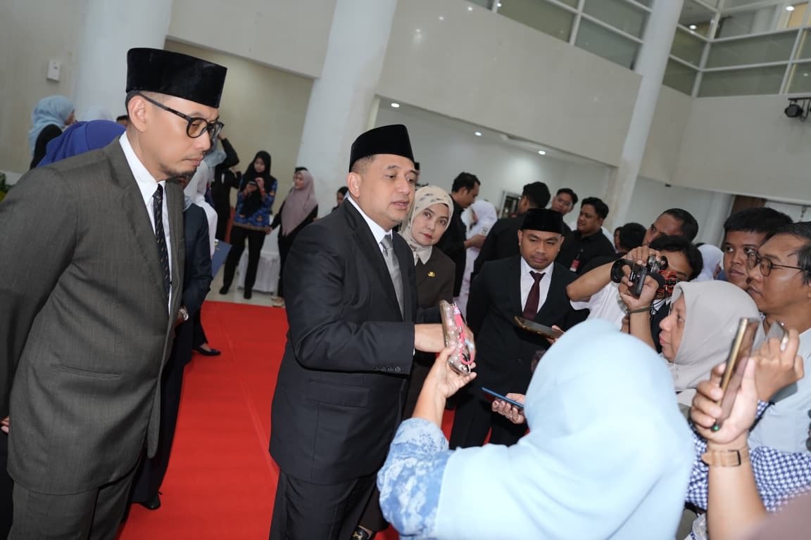Wali Kota Makassar, Munafri Arifuddin, mengukuhkan dan mengambil sumpah/janji 47 Kepala Puskesmas